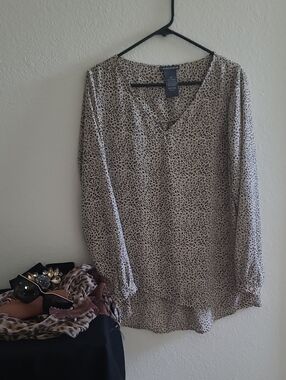 Chelsea & Theodoreo Neutral Leopard-Print Long-Sleeve Blouse